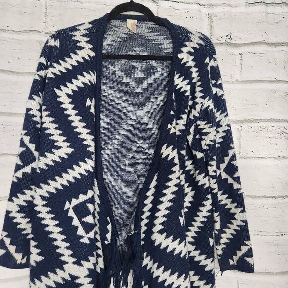 Francesca's Collection Womens Navy & White Aztec Fringe Poncho Cardigan M/L - Picture 2 of 14